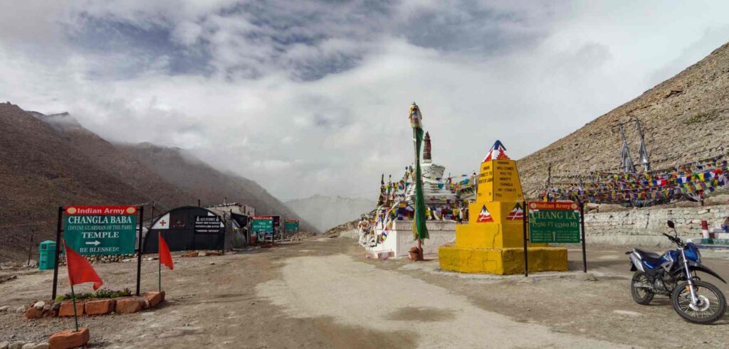 Chang la pass, second-highest motorable pass in world