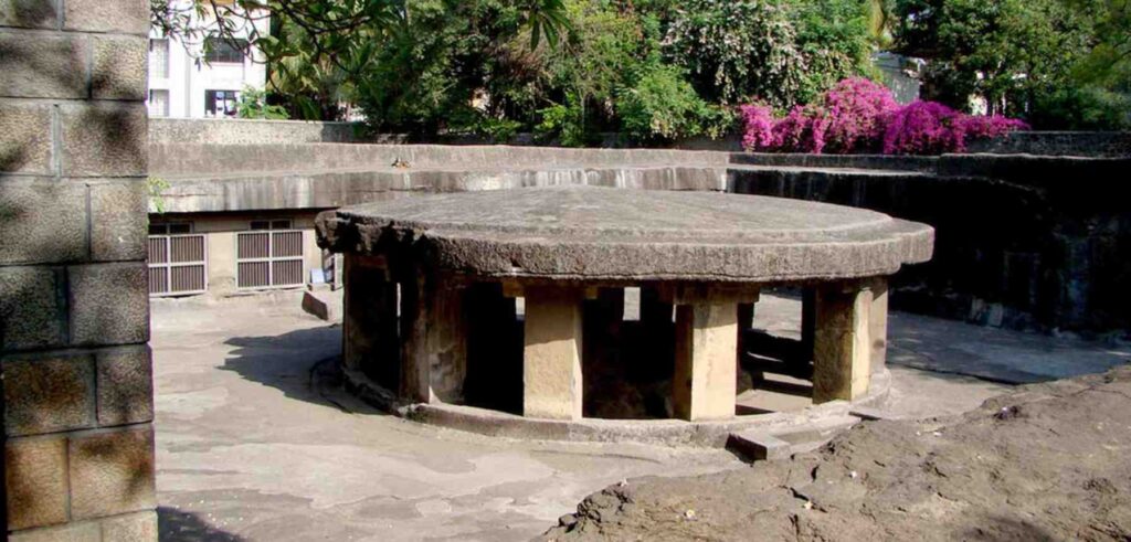 Overview of Pataleshwar Cave Temple