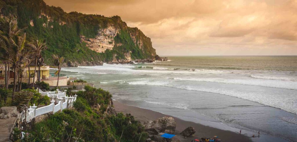 Popular Beach in Thailand vs Indonesia