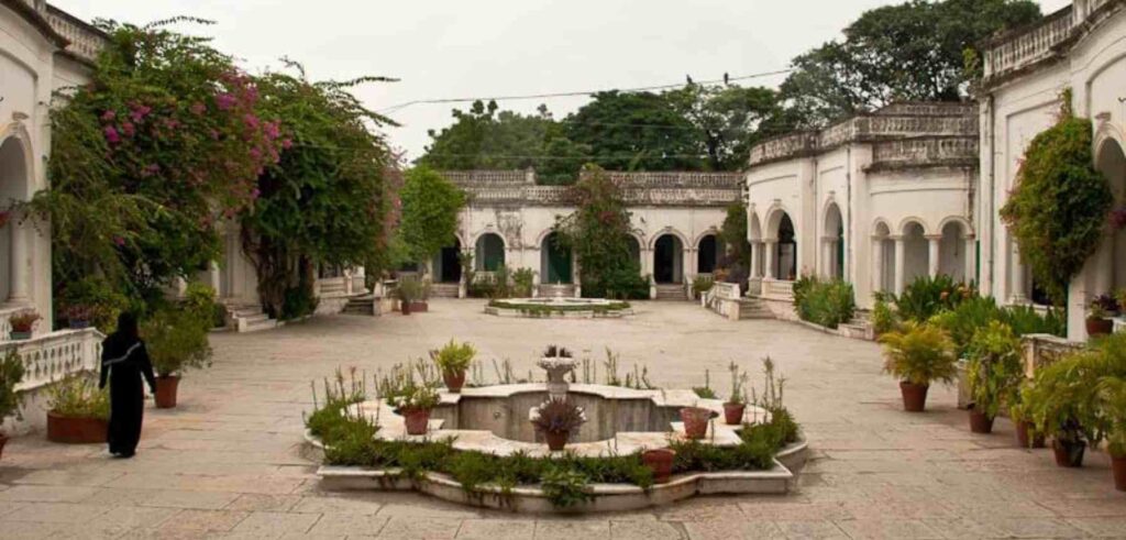 Purani Haveli one of the best  historical places in Hyderabad