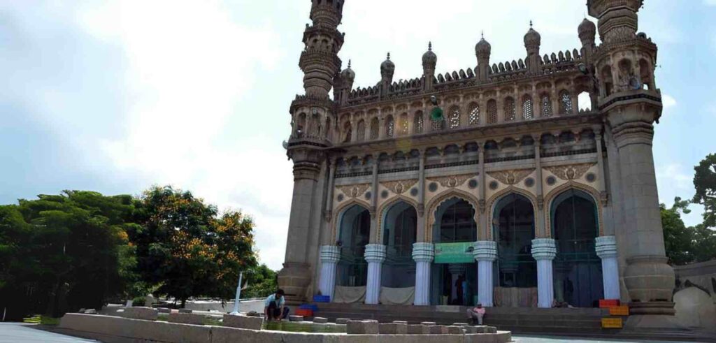 Toli Masjid is one of the best places to explore historical landmarks in Hyderabad.