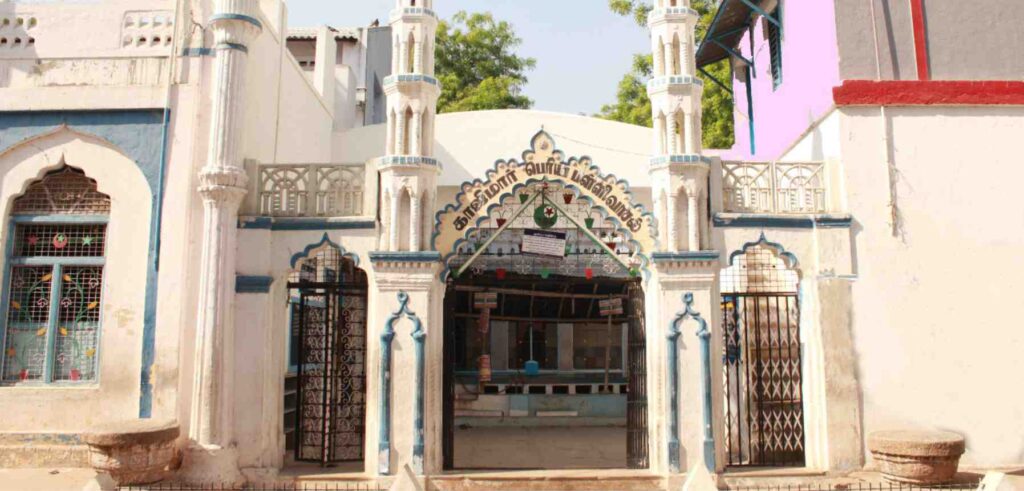 Kazimar Big Mosque & Maqbara: A Spiritual Aura